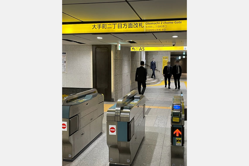 東京メトロ丸ノ内線大手町駅のA5改札を出ます。